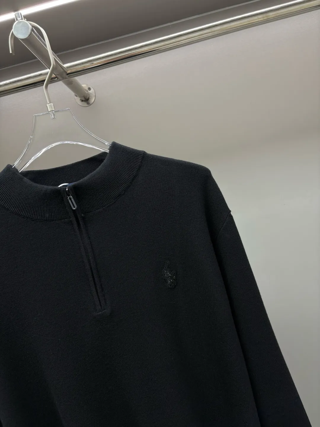 🅿️320 POLO Ralph Lauren new zipper sweater, original fabric, official same style, made of customized natural medium-thick imported wool yarn, very comfortable and smooth to the touch, very wide and stylish, produced by a first-line brand factory, woven by imported machines, very soft and skin-friendly to wear, and will not deform after long-term wear. The latest autumn and winter style, fashionable and individual, super versatile and good-looking, very suitable for both men and women, a must-have color for everyone. Color: black, gray, caramel color Size: L-4XL